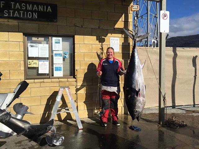 ANGLER: Chloe Hammersley SPECIES: SBT WEIGHT: 112kg LURE: JB Micro Dingo.